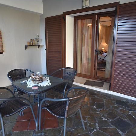 Guesthouse Athanasiou Káto Loutrákion Екстериор снимка
