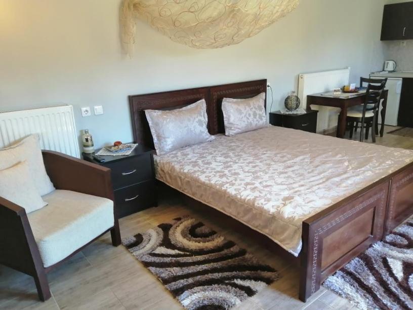 Guesthouse Athanasiou Káto Loutrákion Екстериор снимка