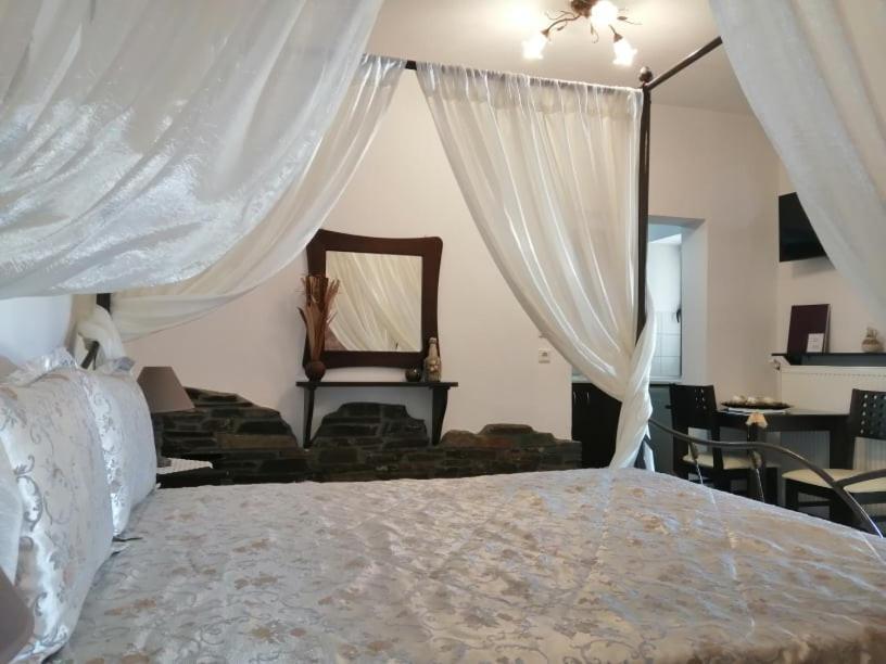 Guesthouse Athanasiou Káto Loutrákion Екстериор снимка