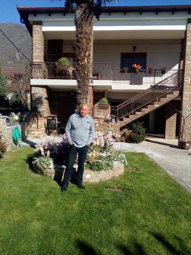 Guesthouse Athanasiou Káto Loutrákion Екстериор снимка
