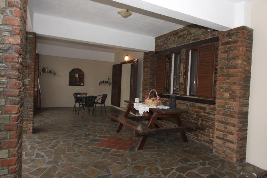 Guesthouse Athanasiou Káto Loutrákion Екстериор снимка