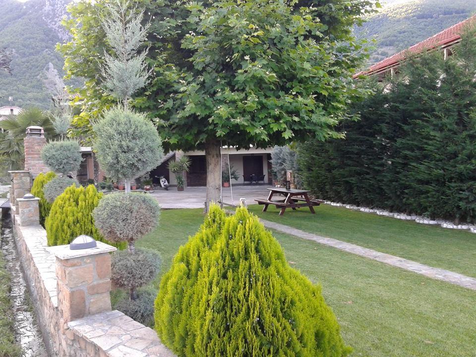 Guesthouse Athanasiou Káto Loutrákion Екстериор снимка