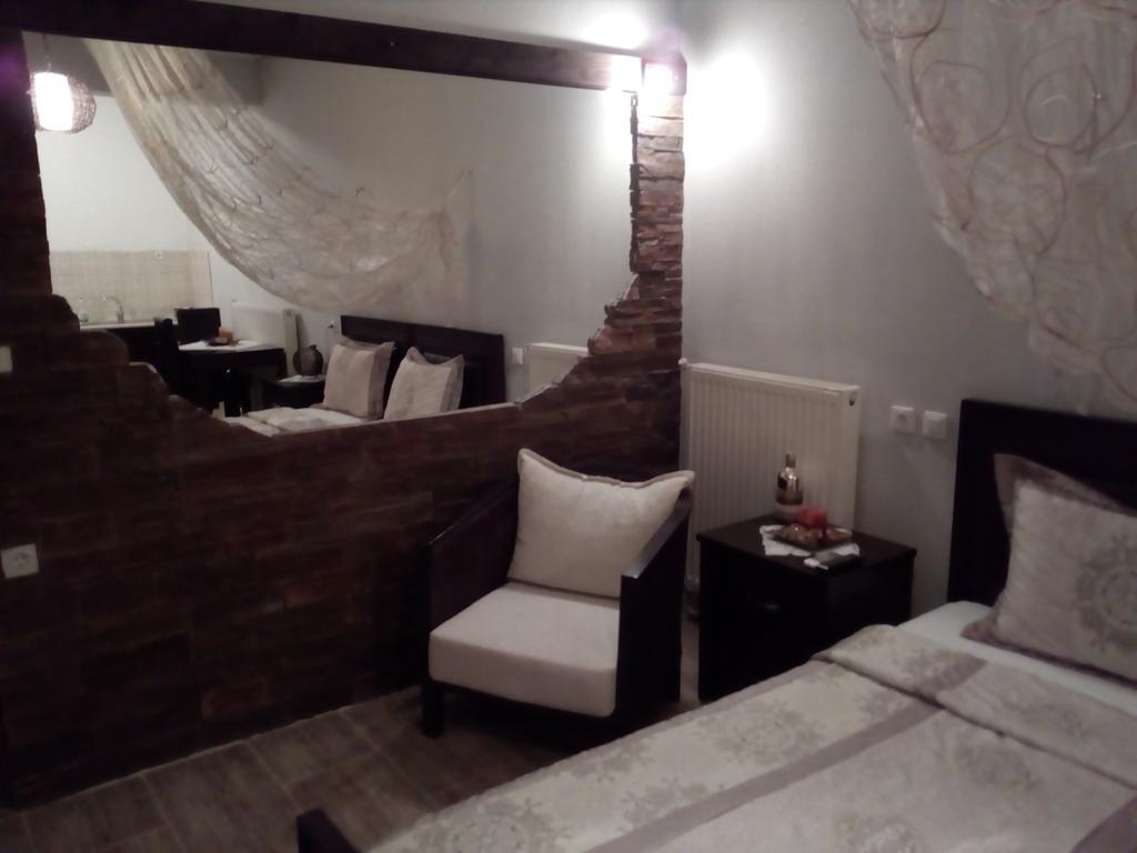 Guesthouse Athanasiou Káto Loutrákion Екстериор снимка