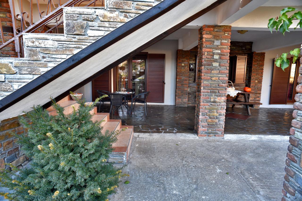Guesthouse Athanasiou Káto Loutrákion Екстериор снимка