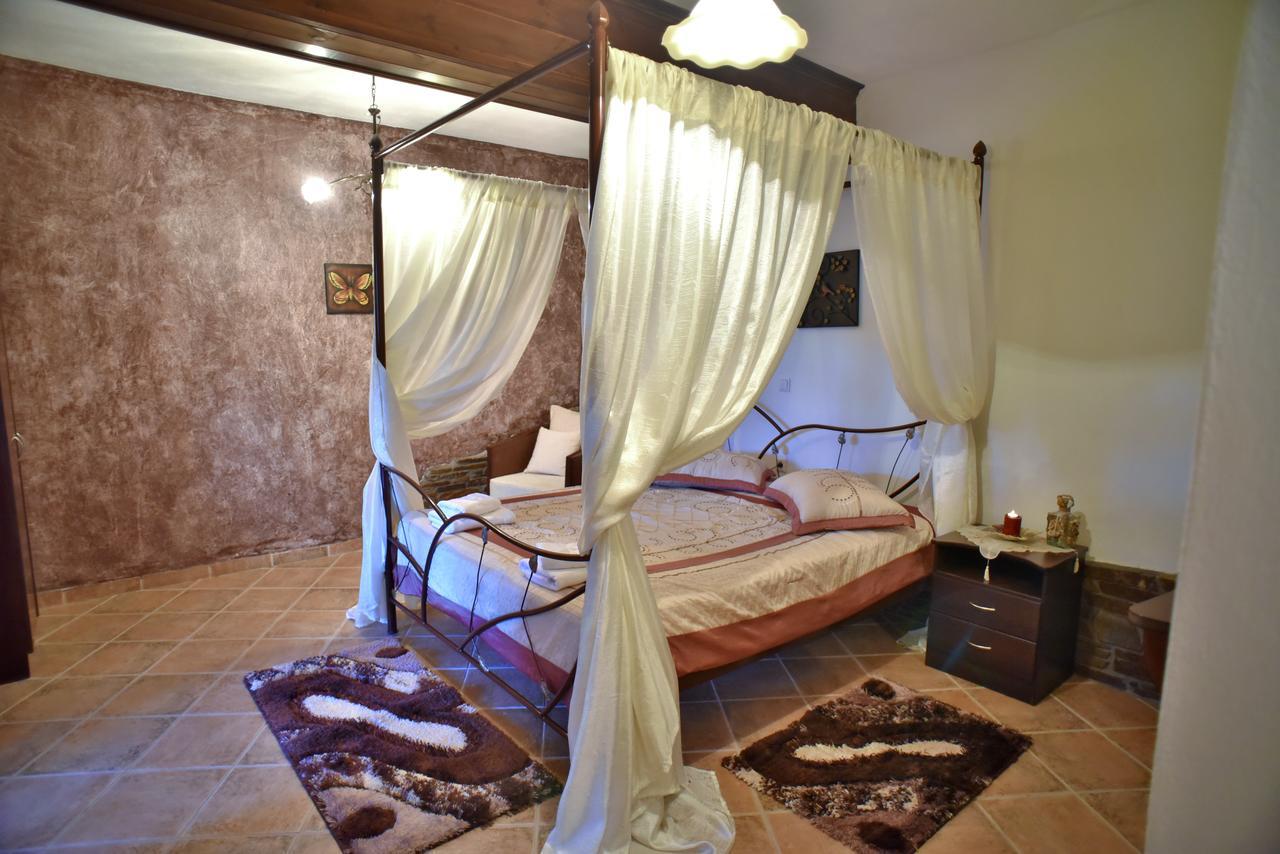 Guesthouse Athanasiou Káto Loutrákion Екстериор снимка